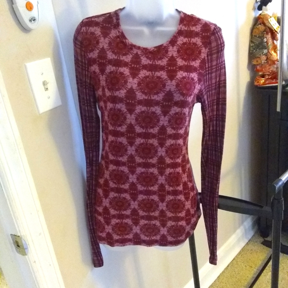 BCBG Max Azria red burgandy top
